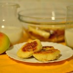 Сырники (творожники) с яблочной начинкой